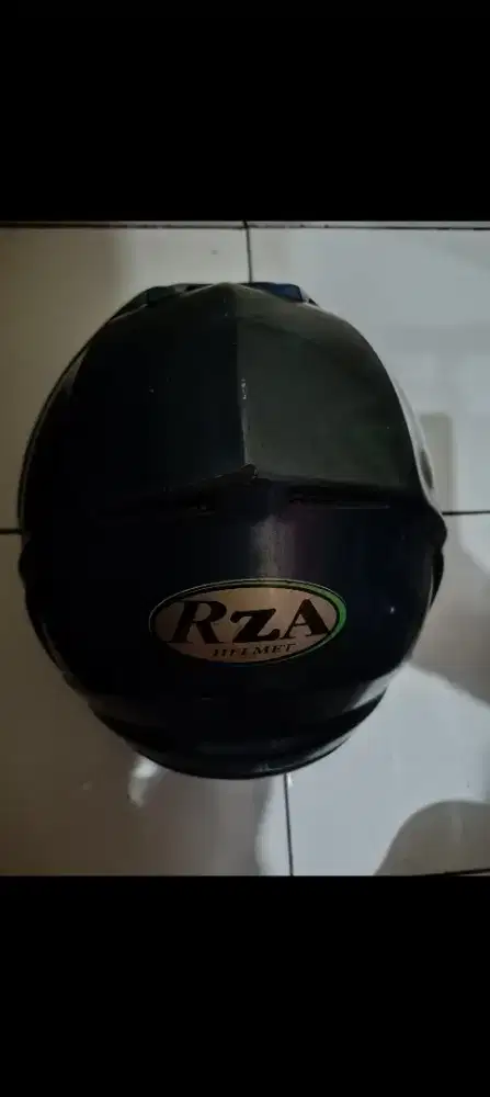 Dijual Borongan 2 helm siap pakai.