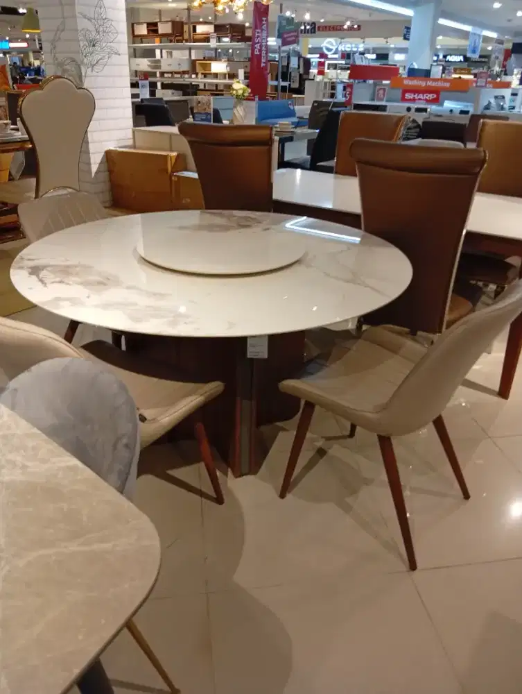 ENDER DTABLE RND WH TABLES