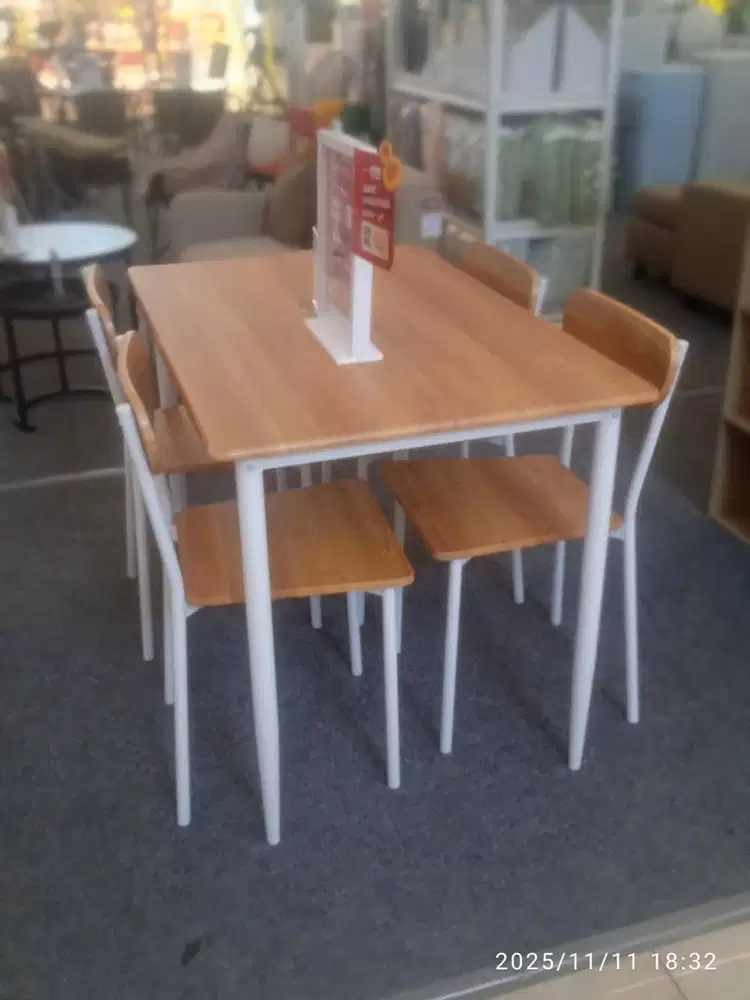 Meja makan Set 4 kursi Lamira By Selma