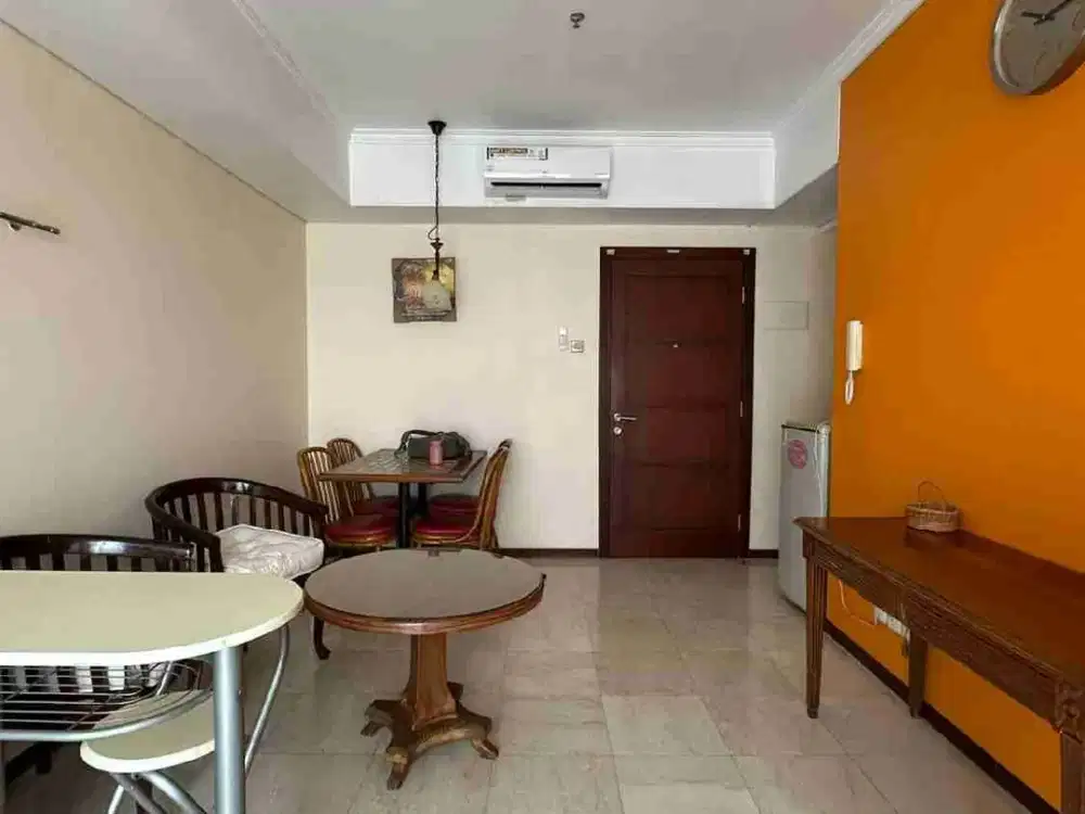 Disewakan Unit Apartemen Royal Mediterania Garden Residence Kondisi Furnished Lengkap Tipe 2BR+ Lokasi Strategis dekat dengan Pusat Pembelanjaan Dan High Floor