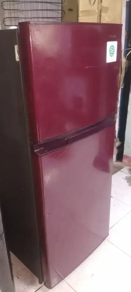 Kulkas Sharp nofros dingin beku bergaransi