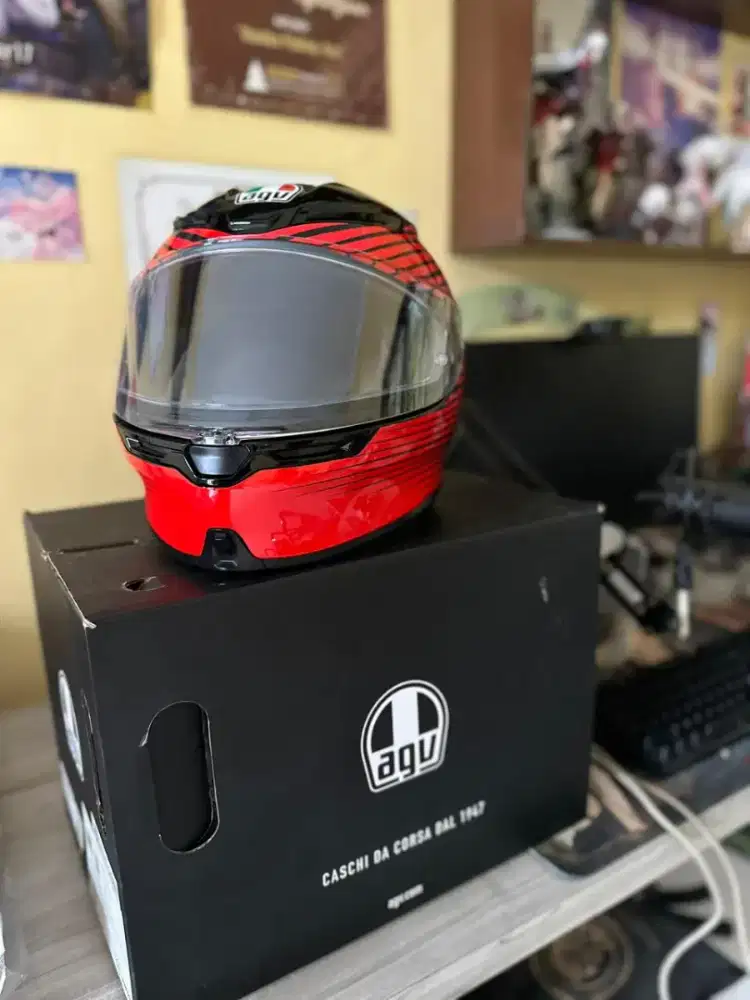 Helm AGV K6 Size M
