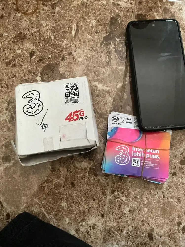 KARTU PERDANA DAN KARTU PAKET DATA TRI