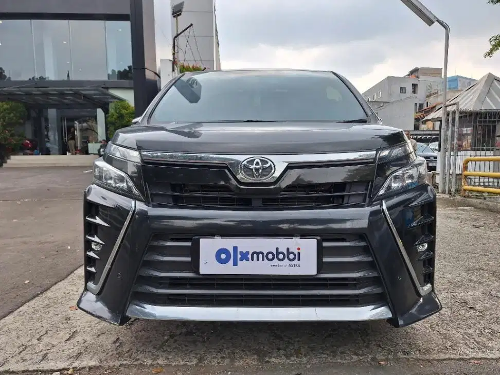 LOW DP Toyota Voxy 2.0 Bensin-AT 2018 WYS