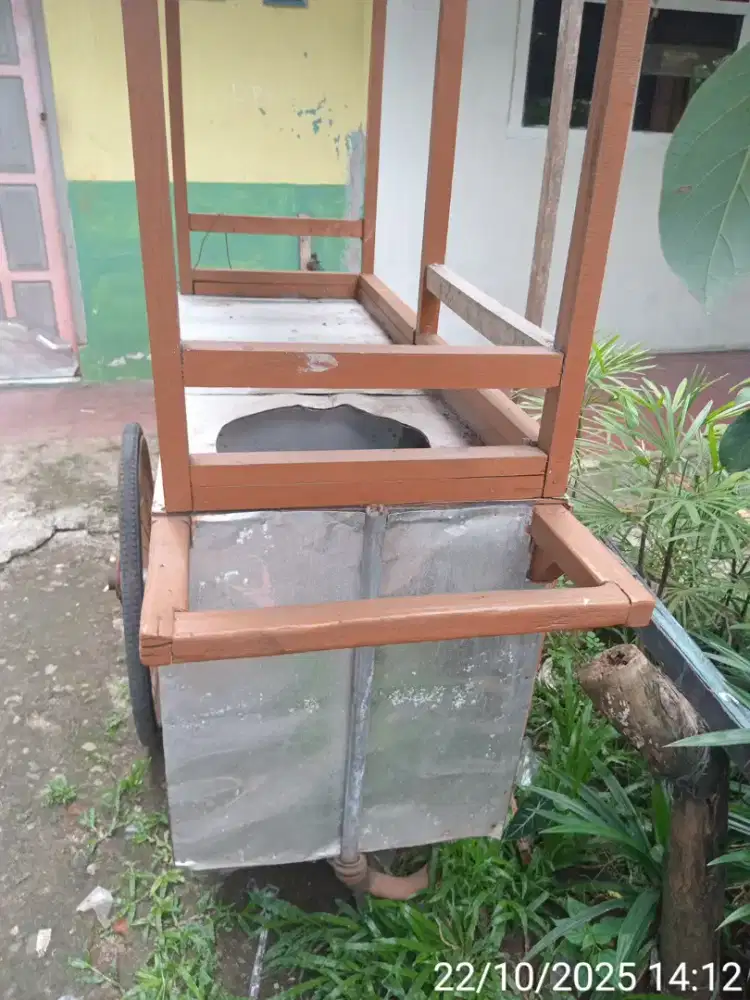 Gerobak dorong bekas