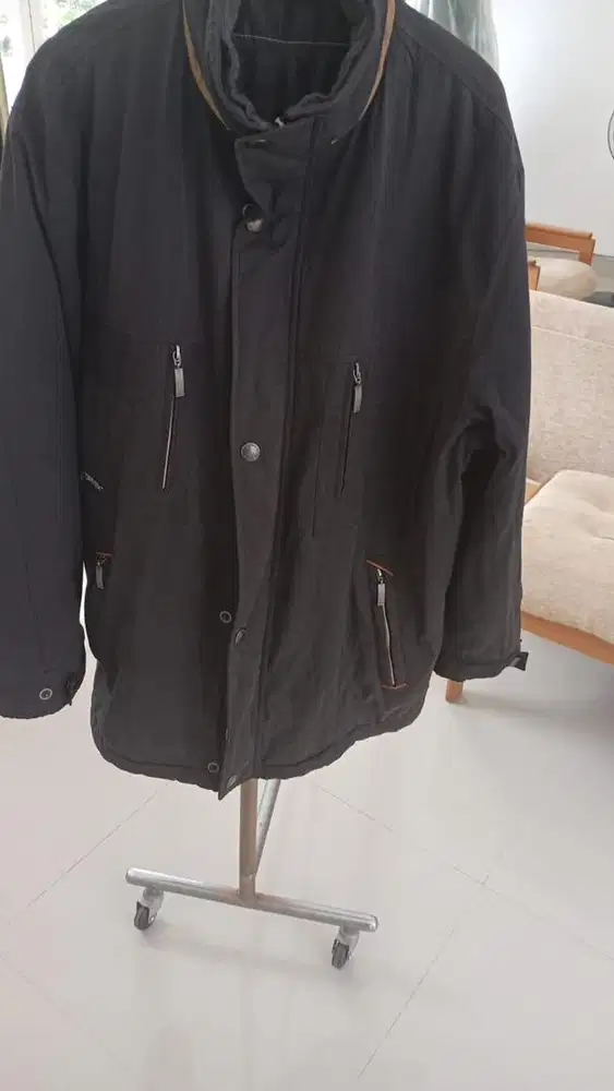 Dijual Jaket Hitam Laki-Laki