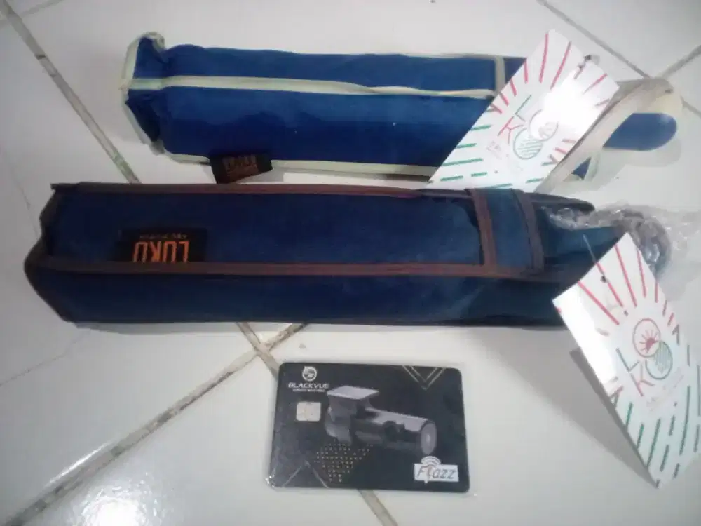 2 payung premium dan  1 kartu Flazz