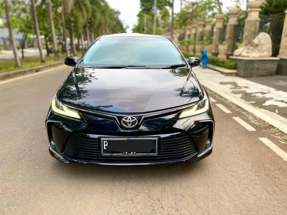 Altis 1.8 V AT 2021 Hitam Mulus  Terawat Silahkan Cek Unit