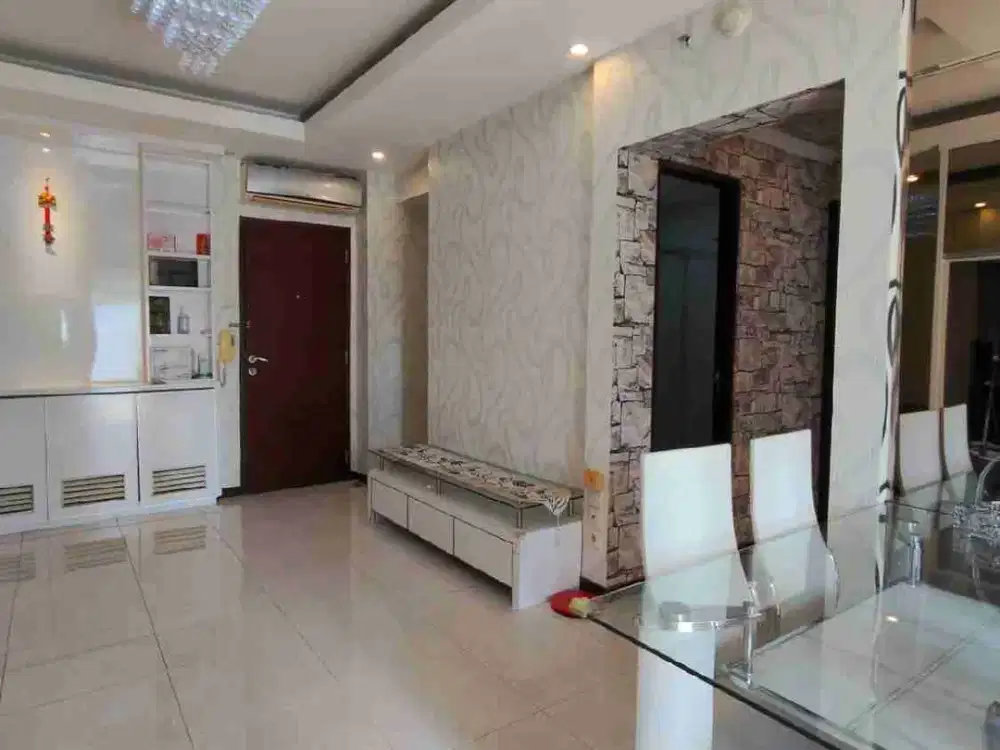 Siap Huni, Dijual Unit Apartemen Mediterania Garden Residence 2 Tipe 3 BR Kondisi Furnished Cantik dan Middle Floor