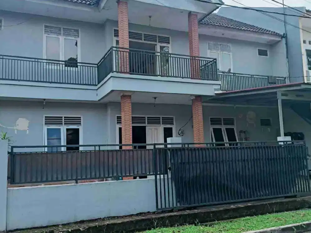 disewakan rumah dua lantai dalam komplek