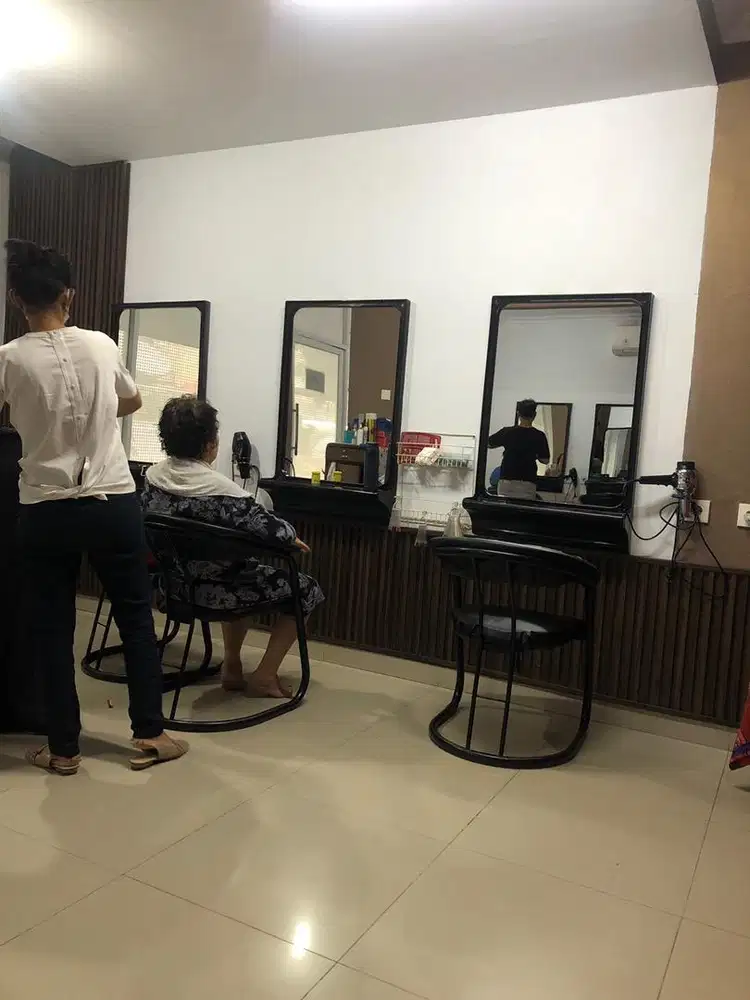 Di butuhkan kayawati salon rambut