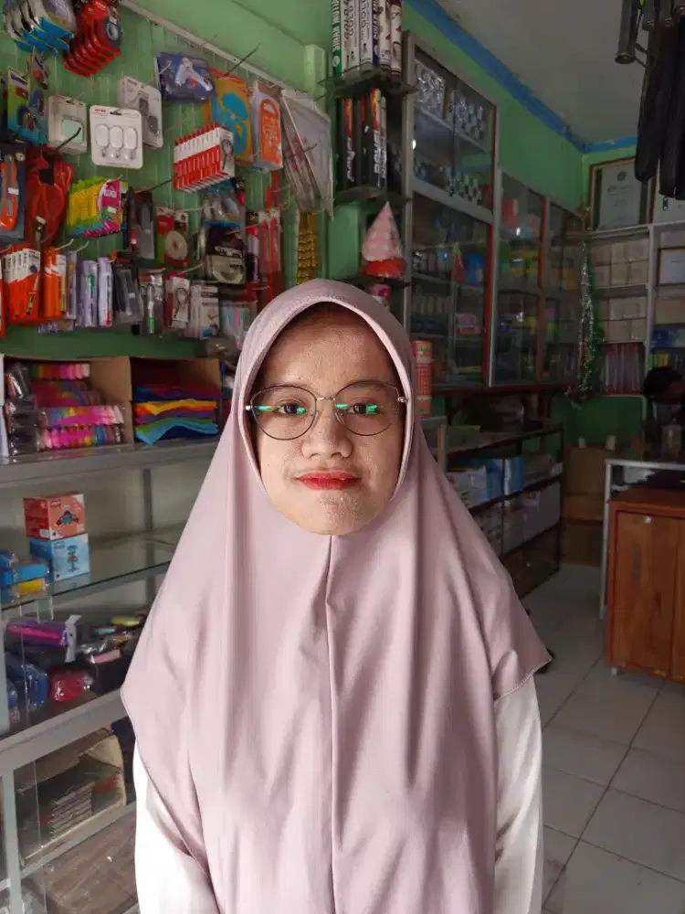 Cari loker host live