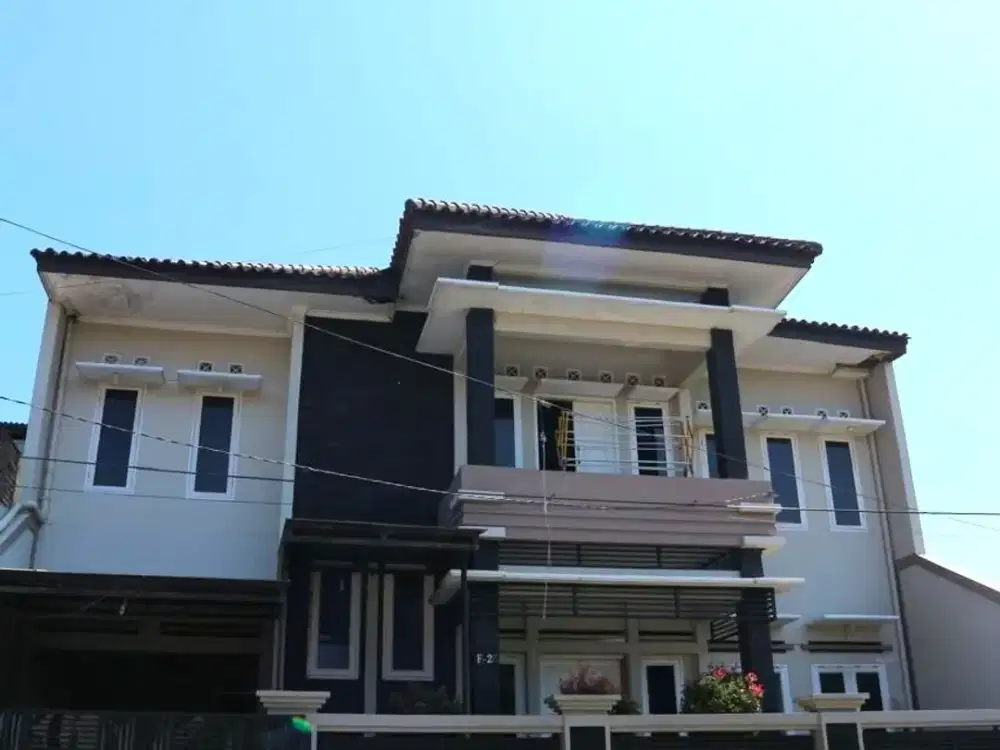 Rumah Bagus 2 Lantai Komplek Strategis Kota Garut Jual BU Negotiable