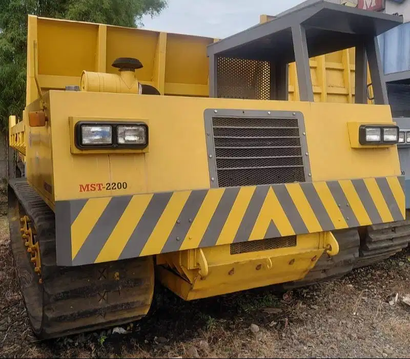 Dijual Rubber Crawler Carrier Truck Morooka MST2200 engine Cat Ex. Imp