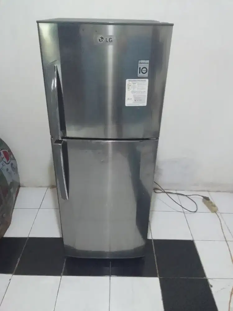 Kulkas 2 pintu merk LG orsinil