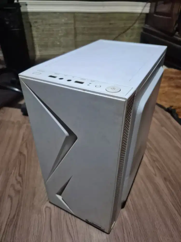 PC Intel i5, GTX 1060. RAM 16gb