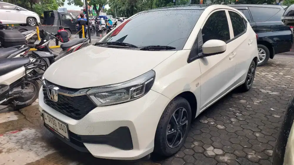 Brio satya E MT 2023 Putih mulus low km