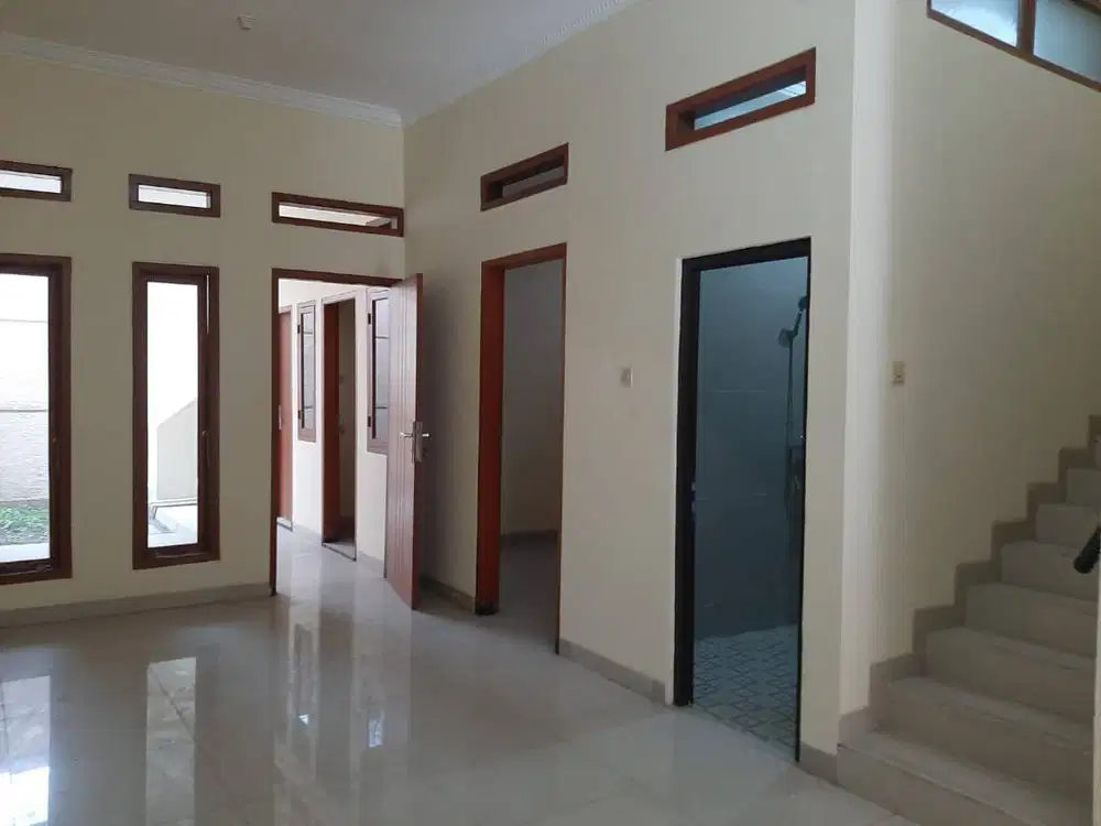 Dijual Rumah Minimalis 2 Lantai Siap Pakai di Turangga