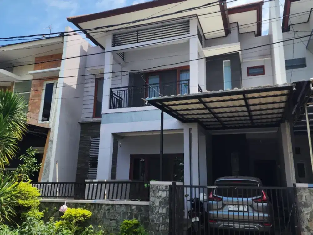 Dijual Rumah Sangat Bagus di Araya 2, Galaxy Bumi Permai, Surabaya