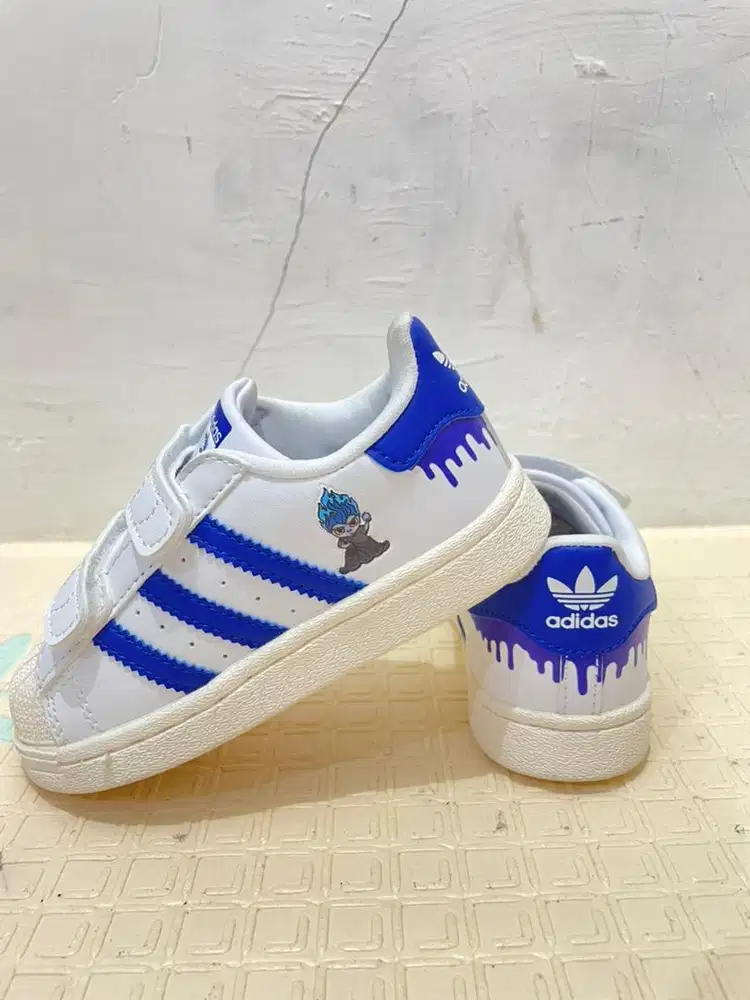 Sepatu Adidas Superstar x Disney Biru