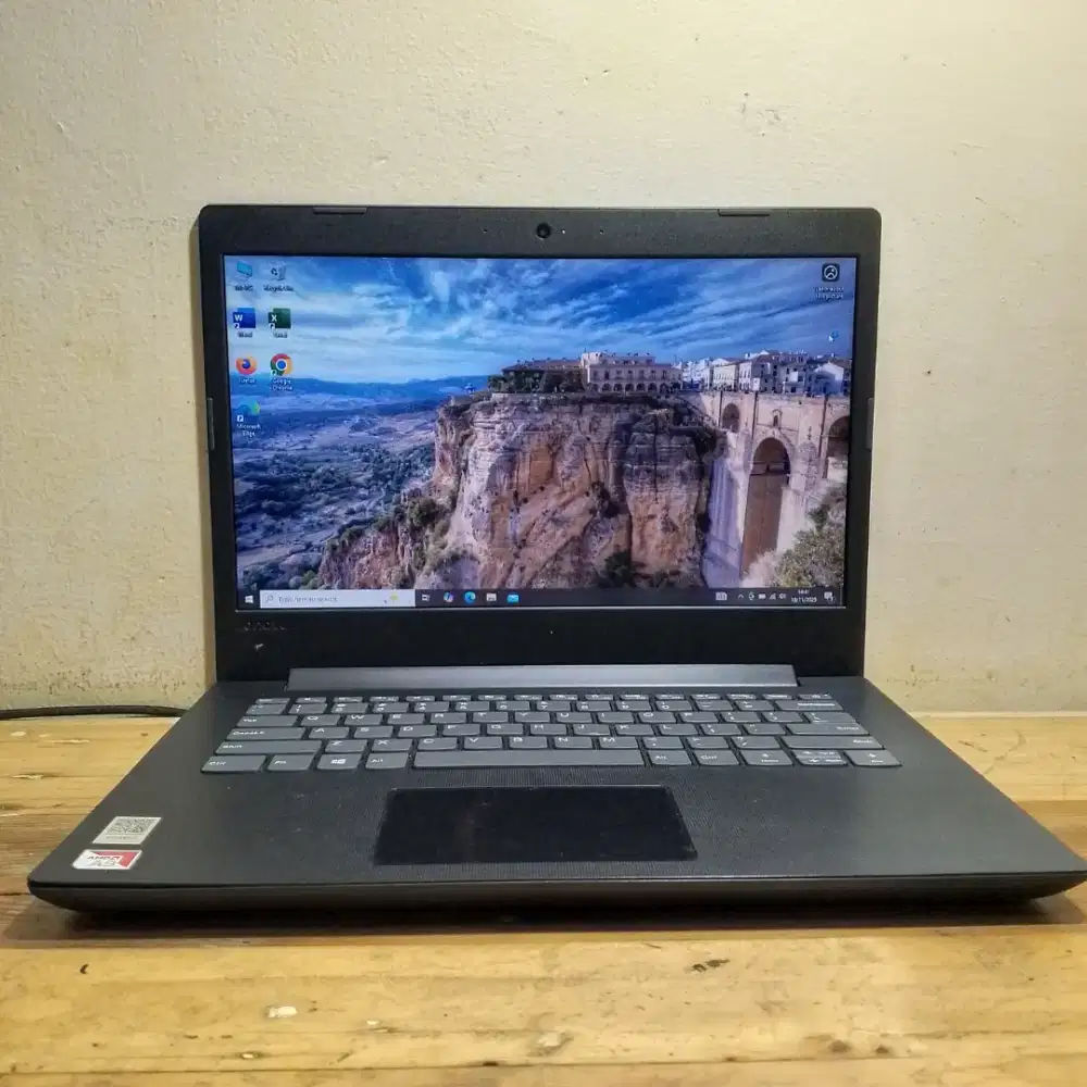 Lenovo AMD A9-9425 Ram 4 GB SSD 128 GB + HDD 500 GB
