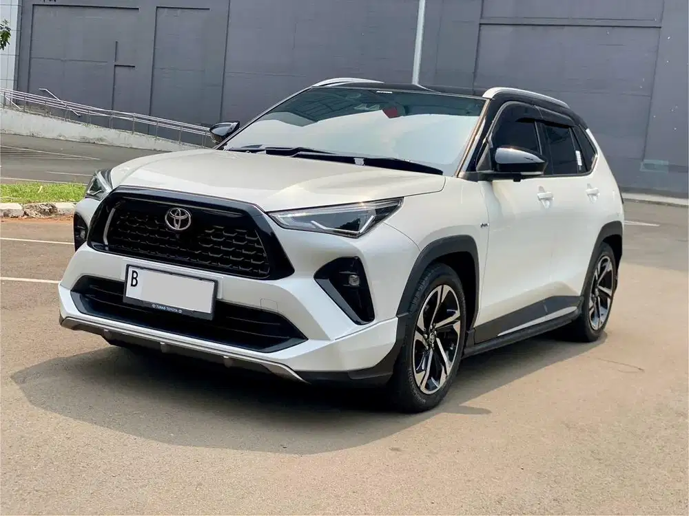 TOYOTA YARIS CROSS GR SPORT HYBRID AT 2023 PUTIH