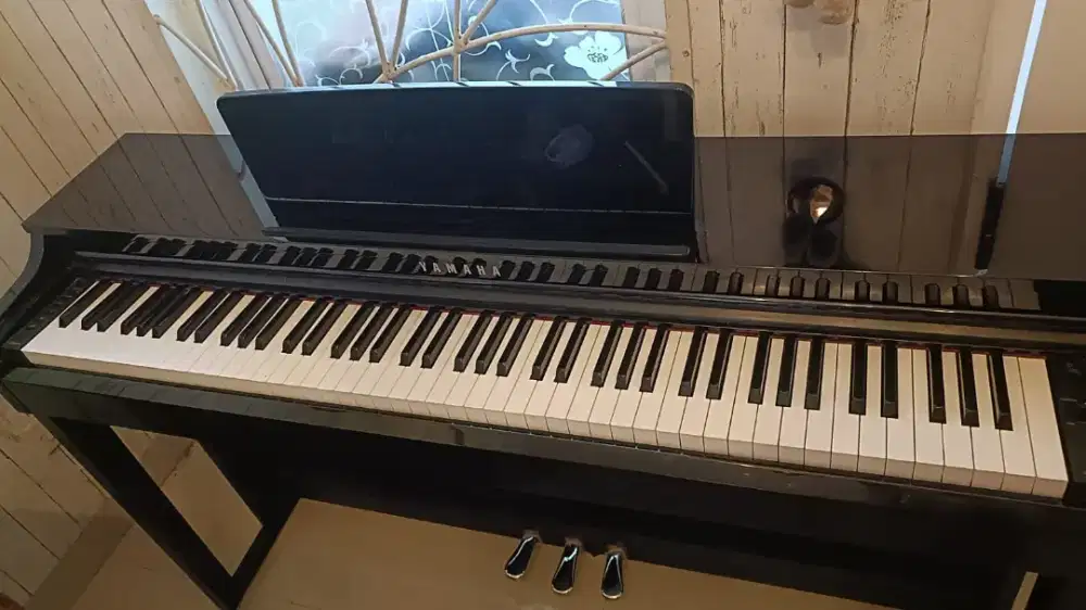 Yamaha Type CLP - 525PE