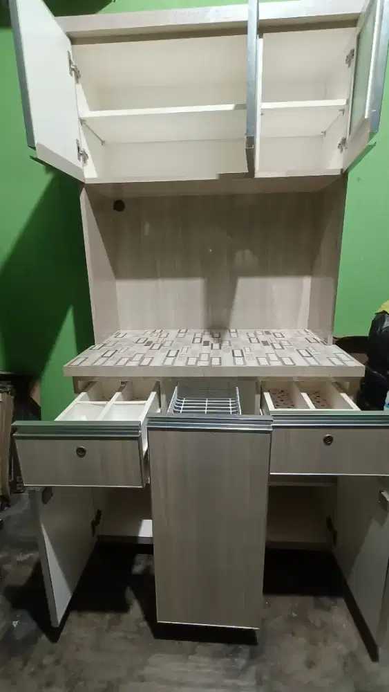 Lemari Dapur Bekas