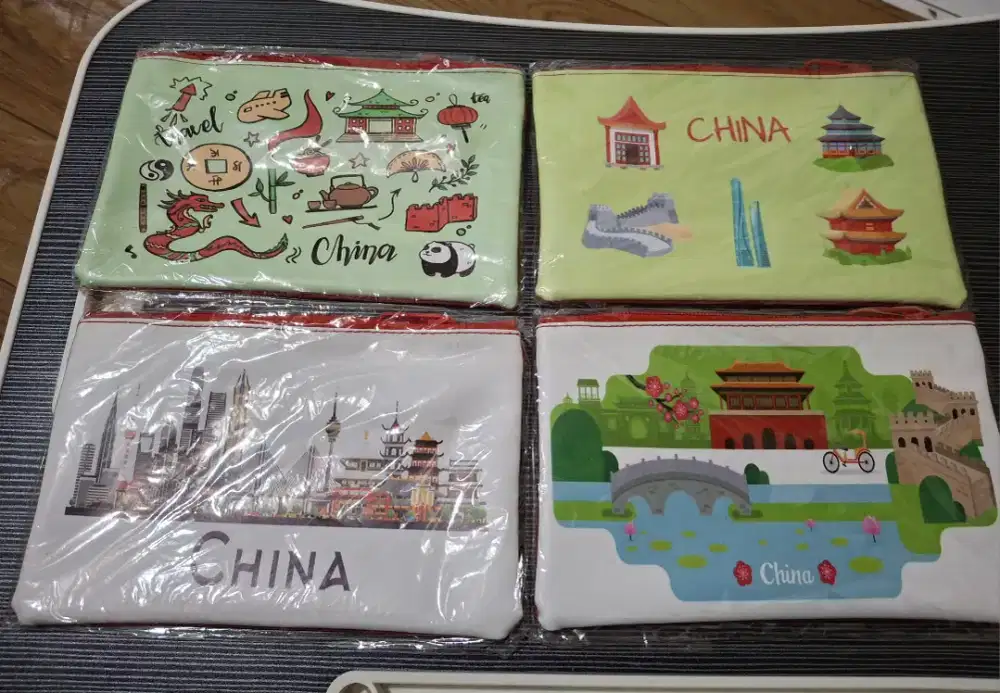 Pouch serbaguna souvenir China
