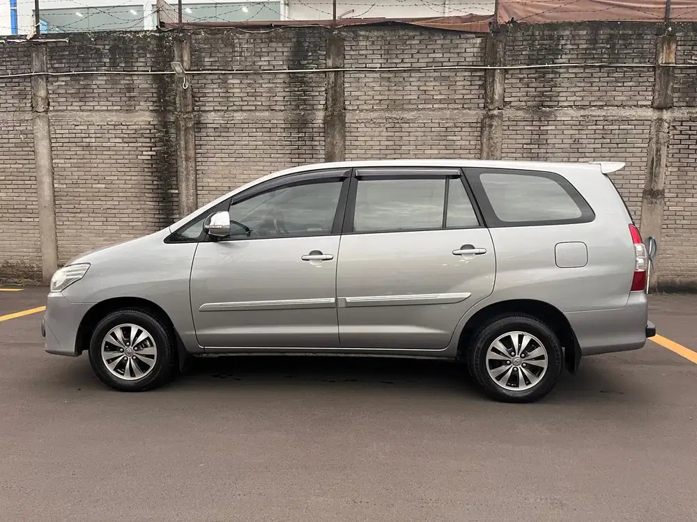Toyota Kijang Innova 2014 Bensin