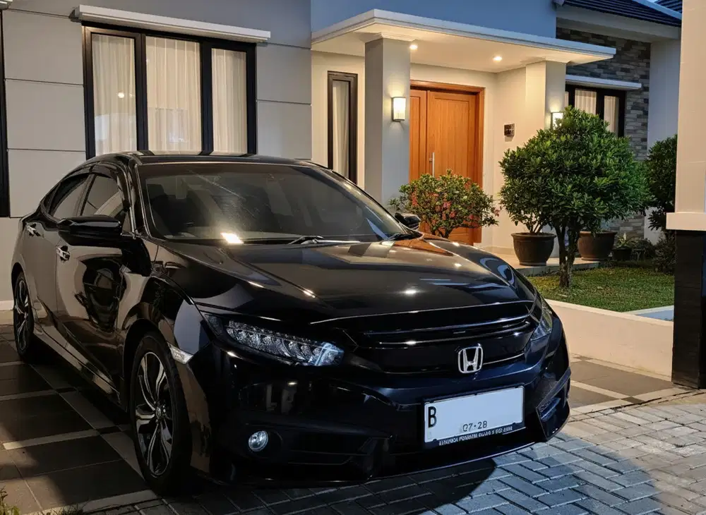 Civic turbo 2018 KM 49,000 mobil terawat