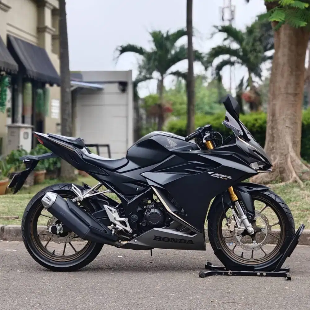 HONDA NEW CBR 150R HITAM 2023 KM 7K PAJAK PANJANG FULL MULUS