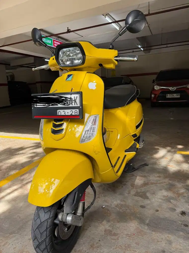 Vespa S 125 tahun 2023 kuning
