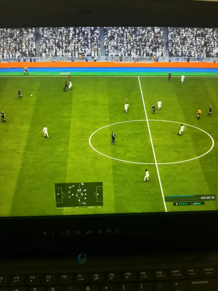 Jual laptop gaming aleinware 15 r3 lagi BU