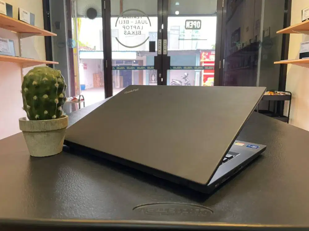 LENOVO THINKPAD T14//CORE i7 GEN 11//RAM 16GB//VGA IRISH XE