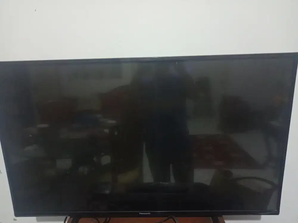 TV Panasonic 43 inchi