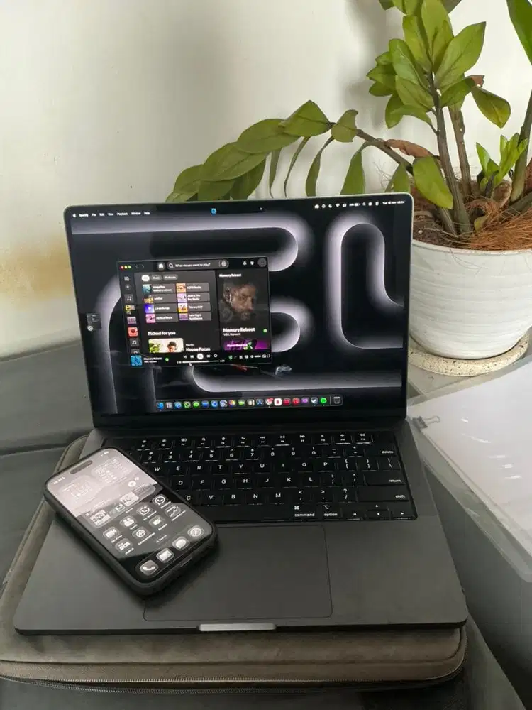 Apple MacBook Pro M4 16/512 garansi On Sept 2026 (pemakain 1 bln)