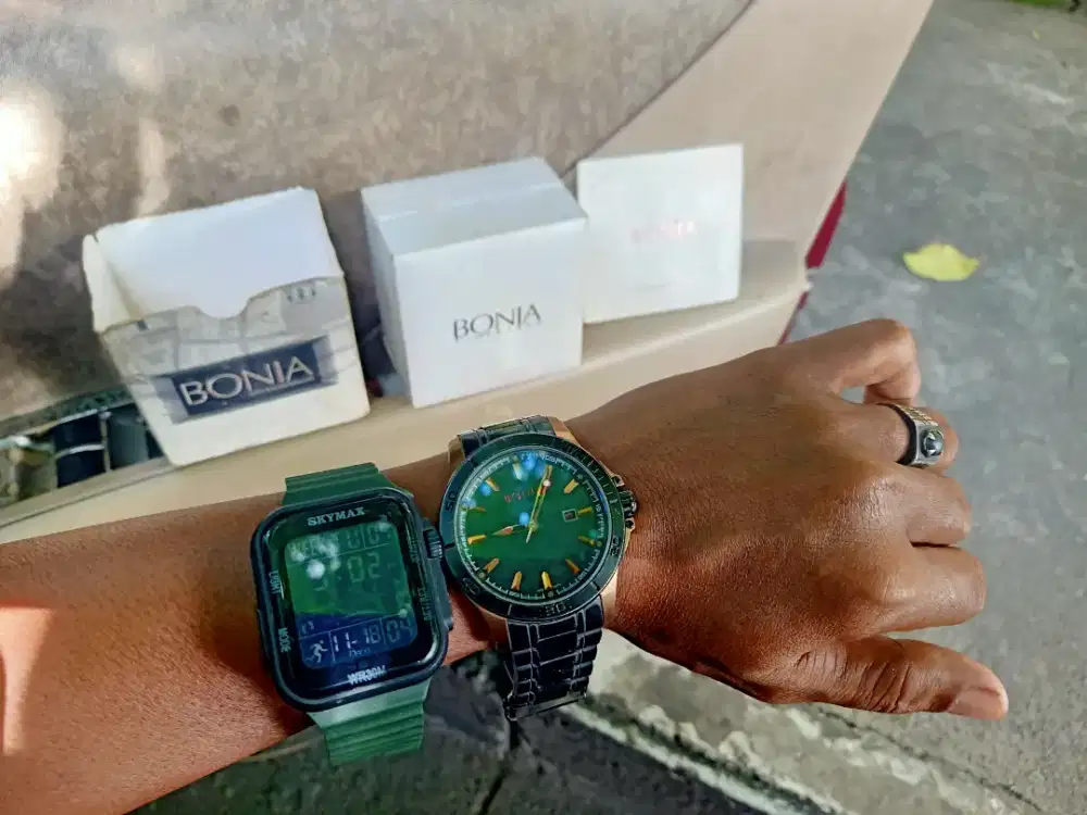 Di jual jam Bonia ori dan lkp tahan air dan jam sky max murah aja
