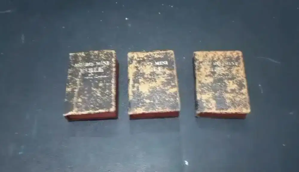 Alkitab mini antik kuno