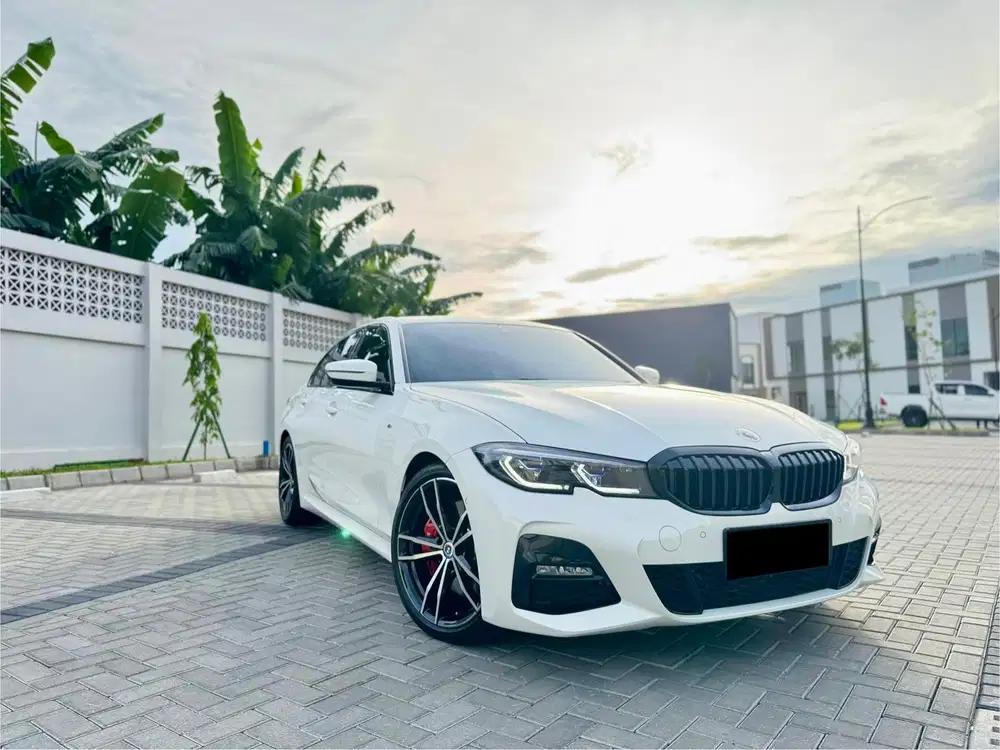 (KM 700 PERAK) BMW 330i M Sport Jahre Edition Putih 2022! LIKE NEW