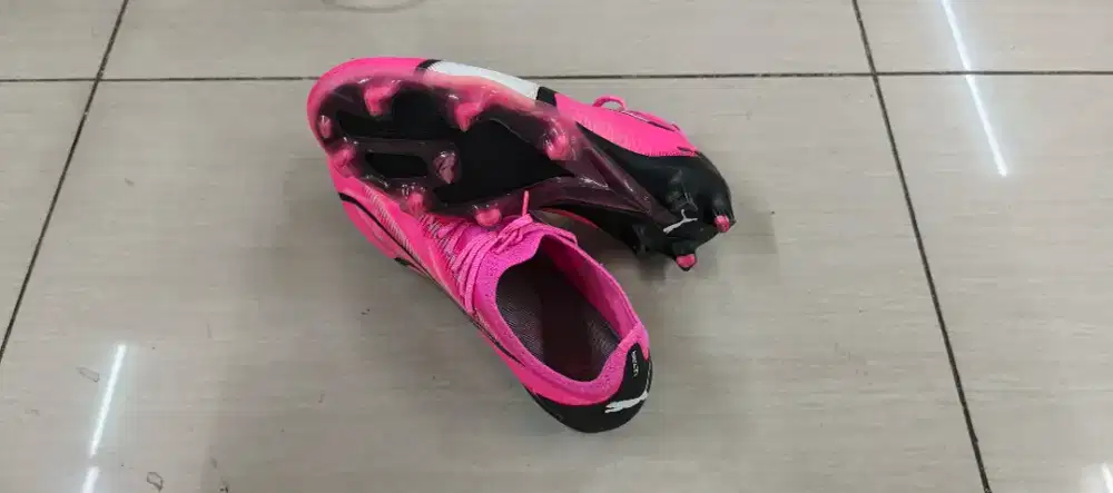 Sepatu sepak bola merk puma