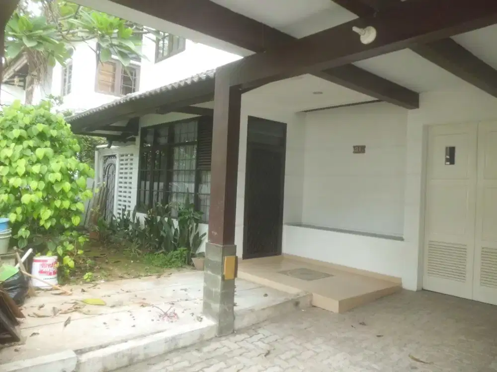 Komplek Cipete Utara Lt.280 m /Lb 200 m, 2 Lantai, 4 KT 1 garase, 1 Carpot ,180 jt/Thn