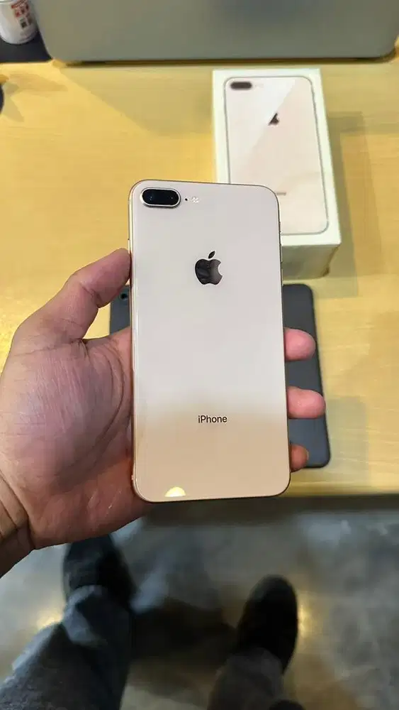 iPhone 8+ (plus) 64gb inter xl/axis only