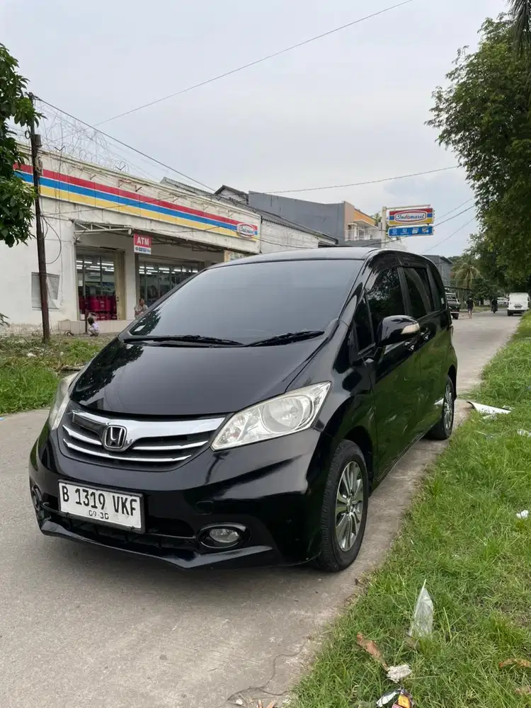 Honda Frees SD AT 2015 Hitam TDP 3jt