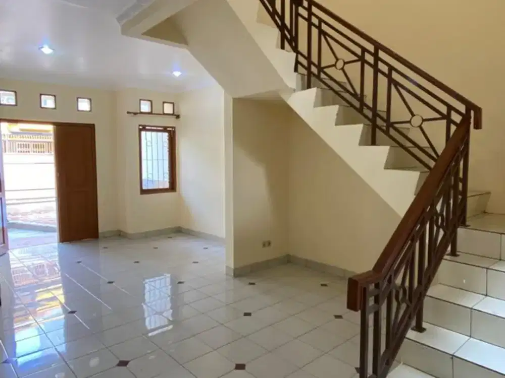 SIAP HUNI!! Sewa Rumah Taman Palem Lestari 2 Lantai Luas 90m2