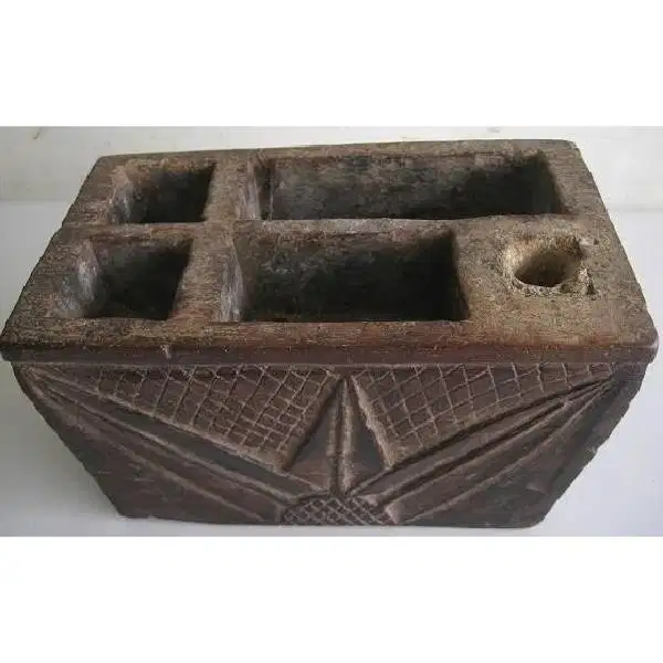 Antik kinangan sirih tua terbuat dari bahan kayu jati era Ned - Indië