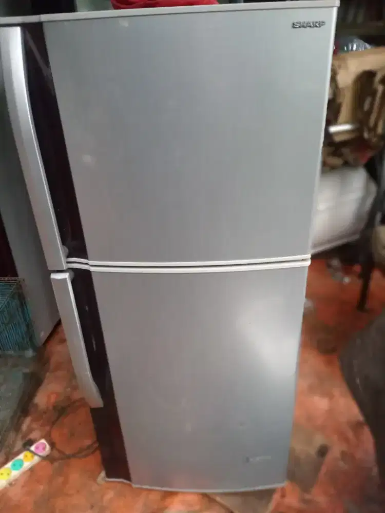 Di jual kulkas sharp 2 pintu ori siap pakai
