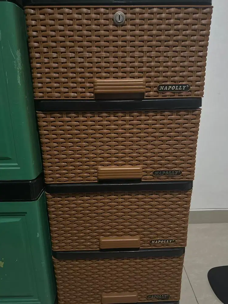 Lemari napolly bekas seperti baru