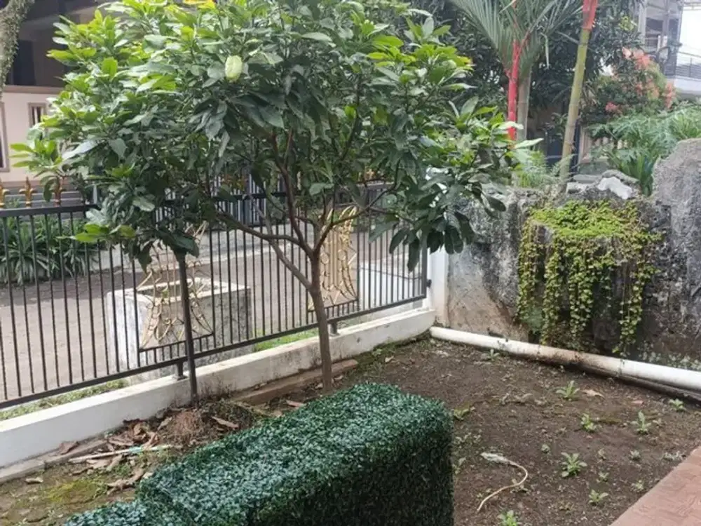 DIJUAL CEPAT RUMAH LAMA DI KOMPLEK ANTAPANI BEBAS BANJIR DEKAT MASJID