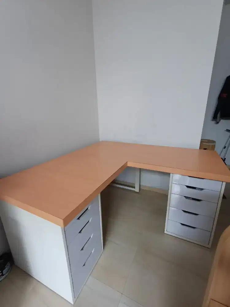 Meja Kerja Bentuk L dengan 2 Storage Drawer